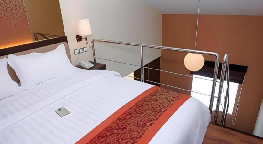 Favor Hotel Makassar City Center By Life Екстер'єр фото