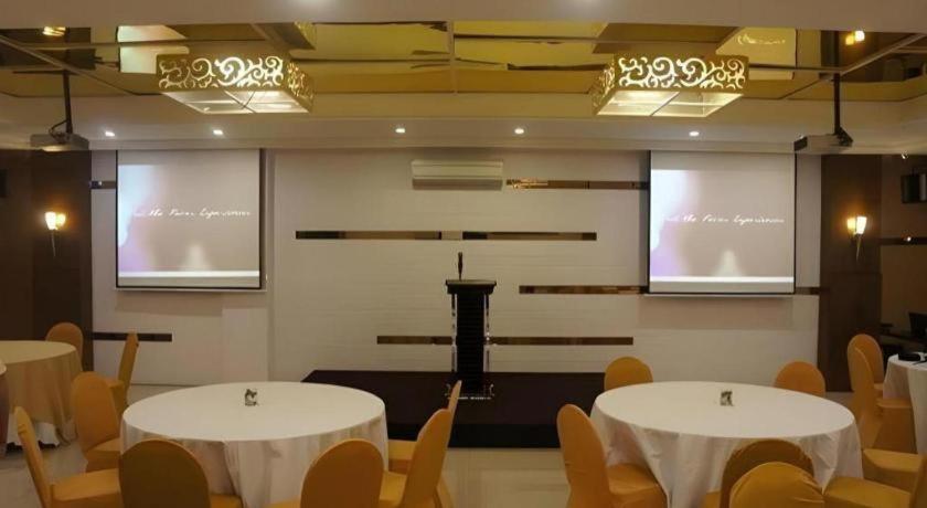 Favor Hotel Makassar City Center By Life Екстер'єр фото