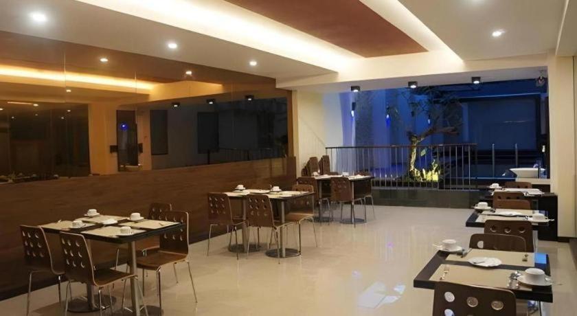 Favor Hotel Makassar City Center By Life Екстер'єр фото