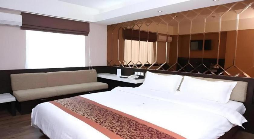 Favor Hotel Makassar City Center By Life Екстер'єр фото