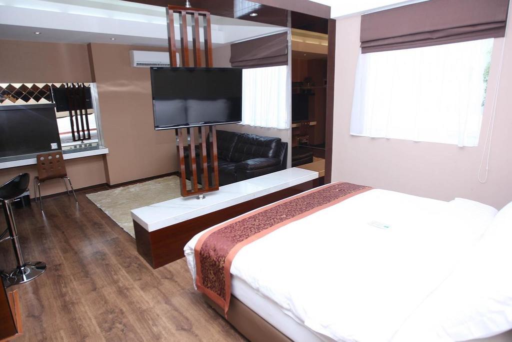 Favor Hotel Makassar City Center By Life Екстер'єр фото