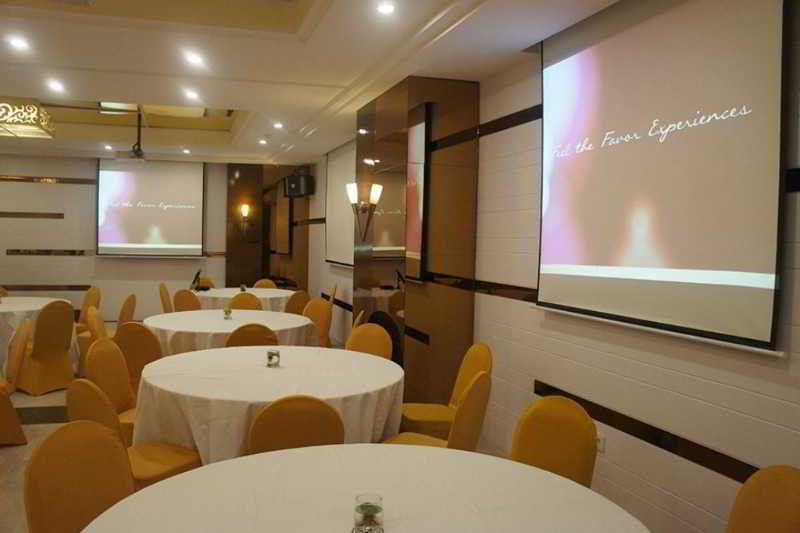 Favor Hotel Makassar City Center By Life Екстер'єр фото