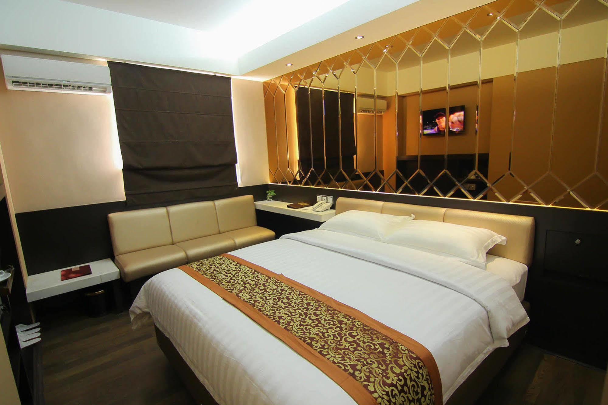 Favor Hotel Makassar City Center By Life Екстер'єр фото