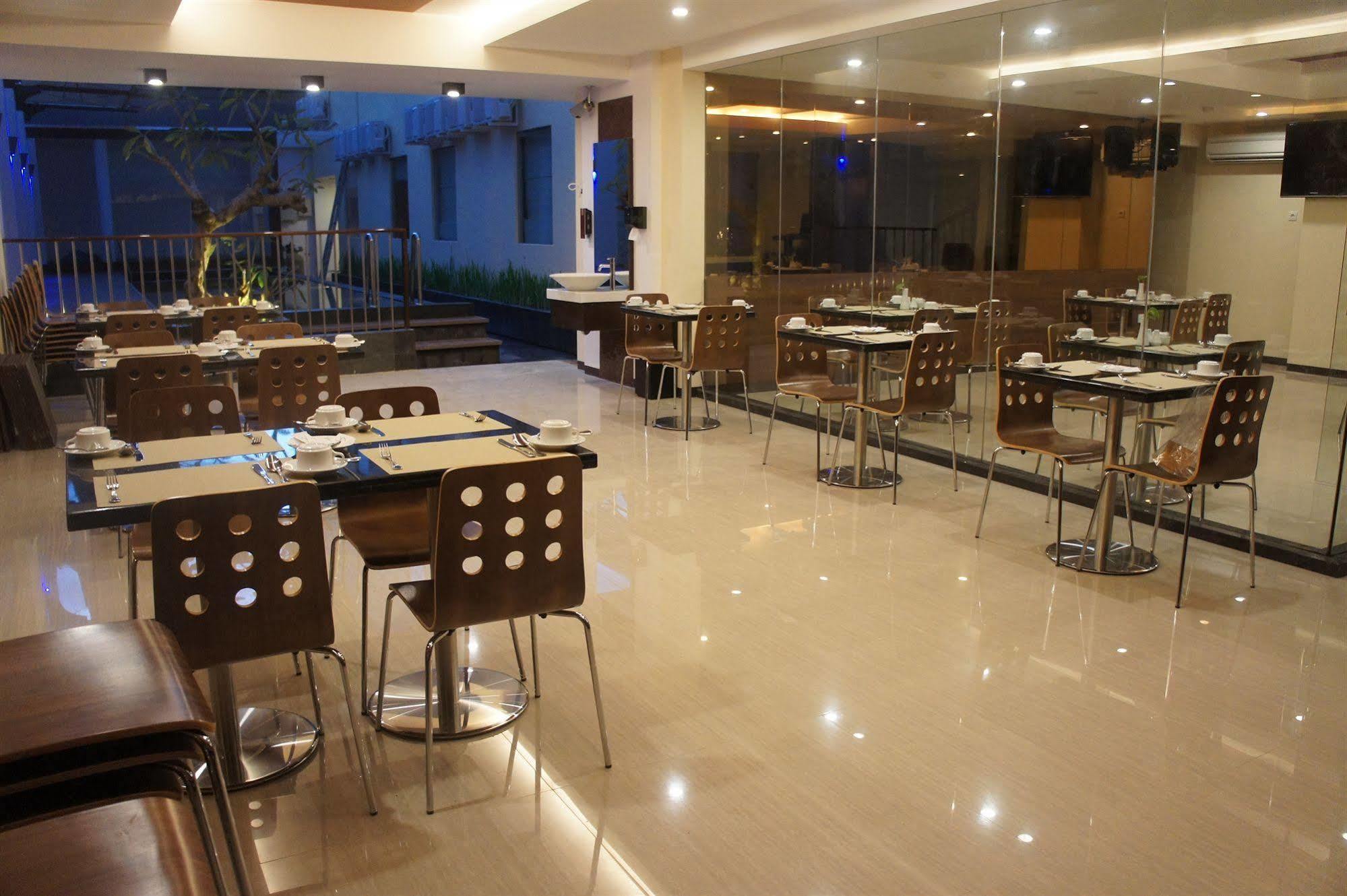 Favor Hotel Makassar City Center By Life Екстер'єр фото